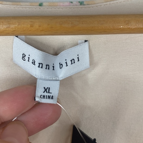 Gianni Bini Woven Bailey Floral Print Tie Front V-Neck, Chiffon Top- NWT - Picture 11 of 13